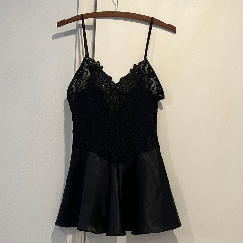 VINTAGE Elegant Black Lace Sleepwear